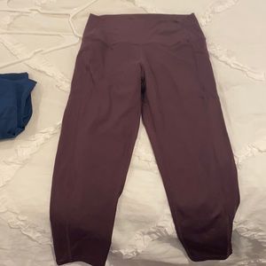 Zyia plum Capri leggings